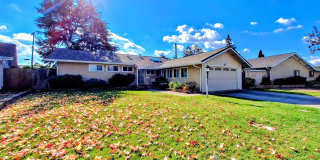 Beautiful 3bd Single Story House w/Large Yards & Attached Garage Gallery 1