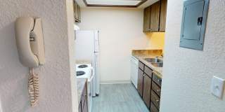 2 BLOCKS TO GREEN LAKE PARK! 2 BLOCKS TO GREEN LAKE PARK! Gallery 9