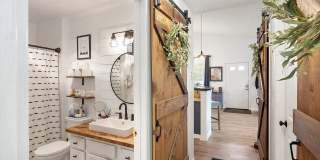 Modern 2 Bed, 1 Bath Condo near Dishman Hills! Gallery 11