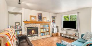 Beautiful 4 Bed, 3.5 Bath Home in Grant Ranch Neighborhood! Gallery 6