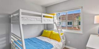 Updated & Furnished 3BR Townhome with Loft & Lake Access Gallery 23