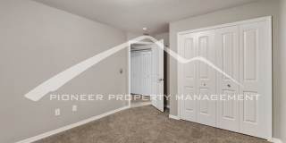 Stylish Townhouse 2bed / 2bath, 2 car garage and AC in Gated Community Near Powers Corridor Gallery 23
