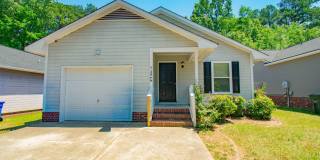Price Change! 3 Bedroom 2 Bathroom- Pets Considered! Gallery 1