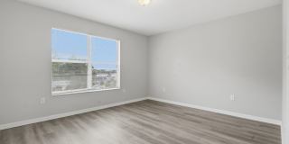 963 East Main Street Gallery 32