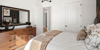 9001 Ventura Street Gallery 81