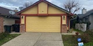 A Must See Roseville 3 Bedroom, 2 bath Home Gallery 3