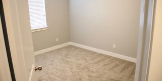 ✨ Beautiful 4 Bed / 2.5 Bath Townhome in The Exchange – Lehi Gallery 9