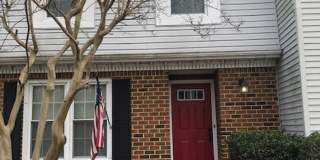 Lovely 2BR Townhouse in Glenwood Gallery 1