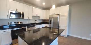 880 N Main Gallery 6