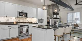 This luxurious townhouse on Cherry St. Gallery 18