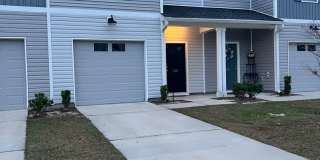 3 Bedroom/2.5 Bath Townhome in Lakeview Commons Gallery 3