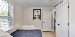 5018 8TH Street NE Gallery 16