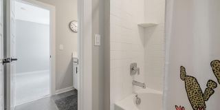 4402 W GRAY STREET Gallery 33