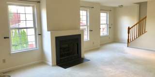 Beautiful 3 Bedroom Townhome In Bloomfield/Shadyside.  Ideal Location.  Available Late August. Gallery 6