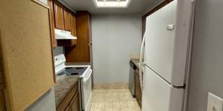 1 MONTH FREE!! 2B/1B Upper Level Condo in Cottonwood Villas - Available NOW! Gallery 6