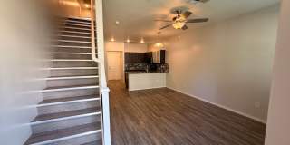 Spacious 3 Bedroom, 2.5 Bath Phoenix Townhome with *New Floors* + *NEW* Paint! Gallery 6