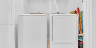 424 NE 4th Ave Gallery 10