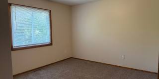 3 Bedroom Home in Maple Grove Gallery 9