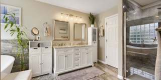 Stunning 4 bed, 4 bath on Corner Lot! Available Mid-August! Gallery 18