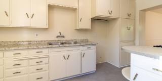 449 North Euclid Avenue Gallery 9