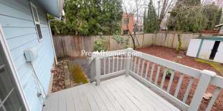 Lake Oswego Two Bedroom Home - New Updated Kitchen Coming Soon! Gallery 17