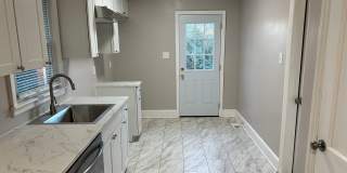 Cozy 3 Bedroom House in LoSo! Gallery 5