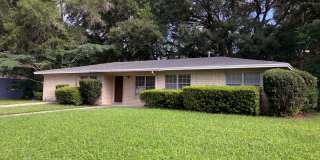 Lovely 3 Bedroom Home in Northwood - Fenced-in Yard Gallery 1