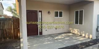 2 Bedroom, 1 Bath, 1 Car Garage Condo with Fenced Back Yard Gallery 1