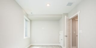 Modern 3 bed / 4 bath, 3 story townhome! Gallery 39