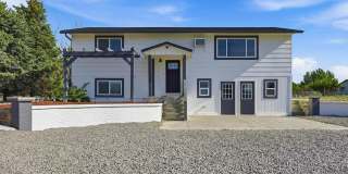 Beautifully Remodeled 4-Bedroom Home with Mountain Views! Gallery 1