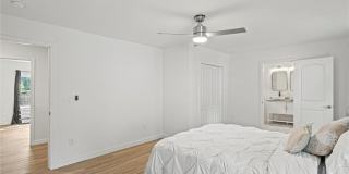Room in 3 Bedroom Home at Peeples St SW Gallery 10