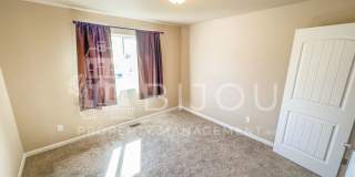 Large, Well-Maintained Duplex Gallery 4