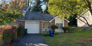 Excellent Town Home Close To Downtown With A Garage Gallery 1