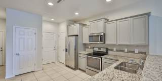 Beautiful Townhome at Magnolia Park! Gallery 7