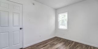 405 W Brooks Gallery 16