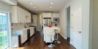 432 Jarrard Street Gallery 12