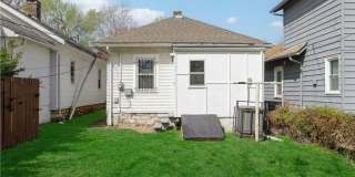 Charming Renovated 2 Bedroom Bungalow Gallery 32