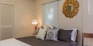 Historic Home+guest cottage in Kahala near the Beach w/Pool & AC: Ho'okipa Villa Gallery 11