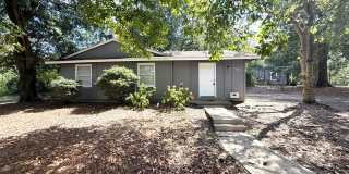 ** 3 bed 1 bath located in Forest Hills ** Call 334-366-9198 to schedule a self showing Gallery 1
