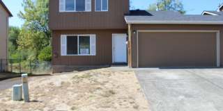 3 bedroom, 2 1/2 bath home in quiet Scappoose neighborhood near parks Gallery 1