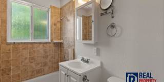 Charming 2 Bed, 1 Bath Condo in Prime Location! Gallery 14