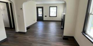 Updated 2 Bedroom, 1 1/2 Bath Home With Fenced in Backyard & 1 Car Garage! Gallery 5