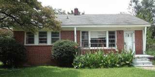 1642 Oak Street Gallery 1