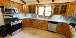 Gorgeous 3BR 1 Bathroom in Leominster - HOT Gallery 1