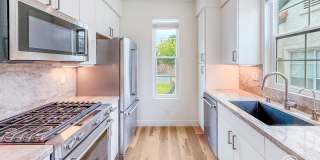 SD: Bright 1BD/1BA Condo in Carmel Valley with Pool, Private Balcony & In-Unit Laundry Gallery 1