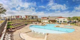 Yugo Charlotte College Downs - Student Housing Gallery 3