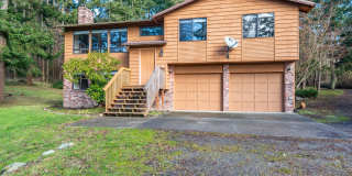 Large Private Rural Home Just West of Downtown Oak Harbor on 5 acres Gallery 1