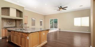 Gorgeous Single Story in a Golf Course Gallery 7