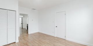 1430 W Superior Street unit: 2R Gallery 15