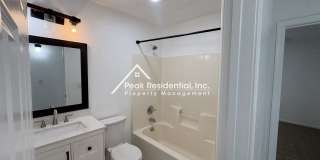 Great 4 Bd/2.5Ba Duplex with 1 Car Garage! Gallery 14